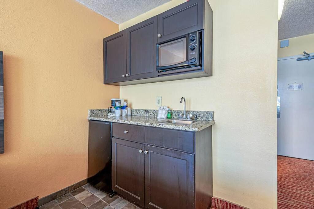 Remodeled Condo, Waterpark View At Landmark Resort Myrtle Beach Dış mekan fotoğraf